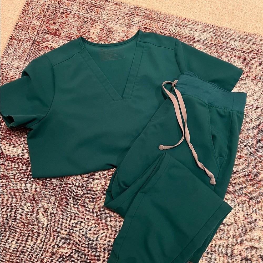 FIGS Green Scrub Set size small